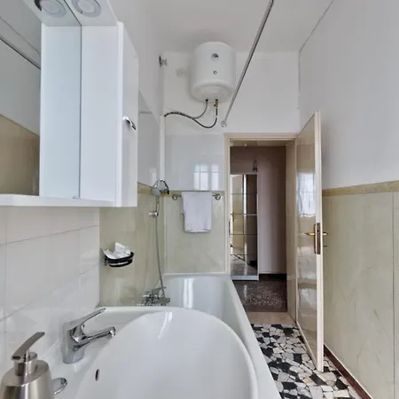 2 Bedroom Apartment Mestre Train Station Venice Exterior photo