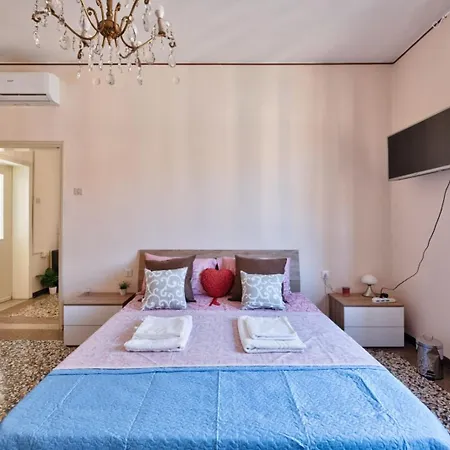 2 Bedroom Apartment Mestre Train Station Venice Exterior photo
