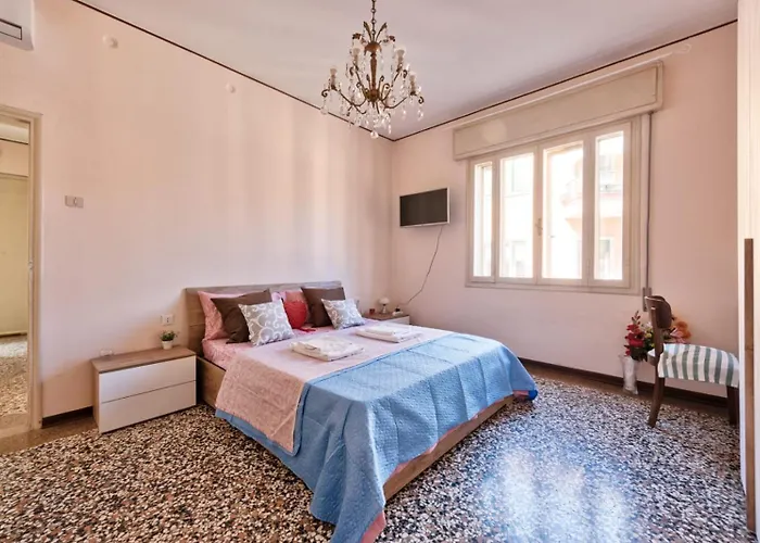 2 Bedroom Apartment Mestre Train Station