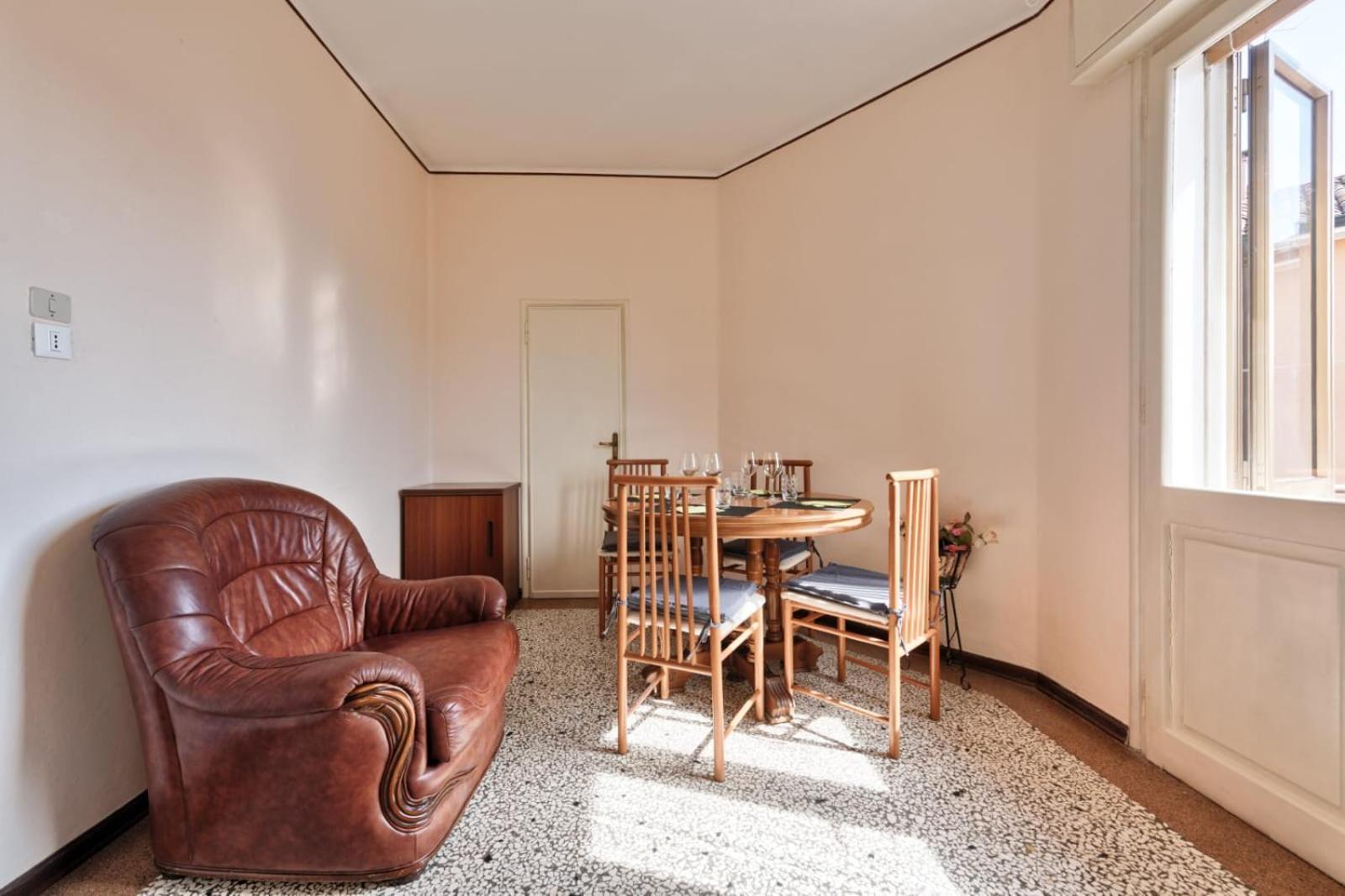 2 Bedroom Mestre Train Station Apartment
